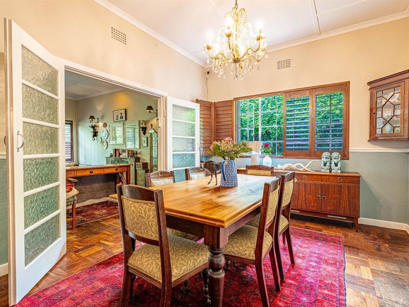 Charming Home With A Separate Cottage - Photo 5