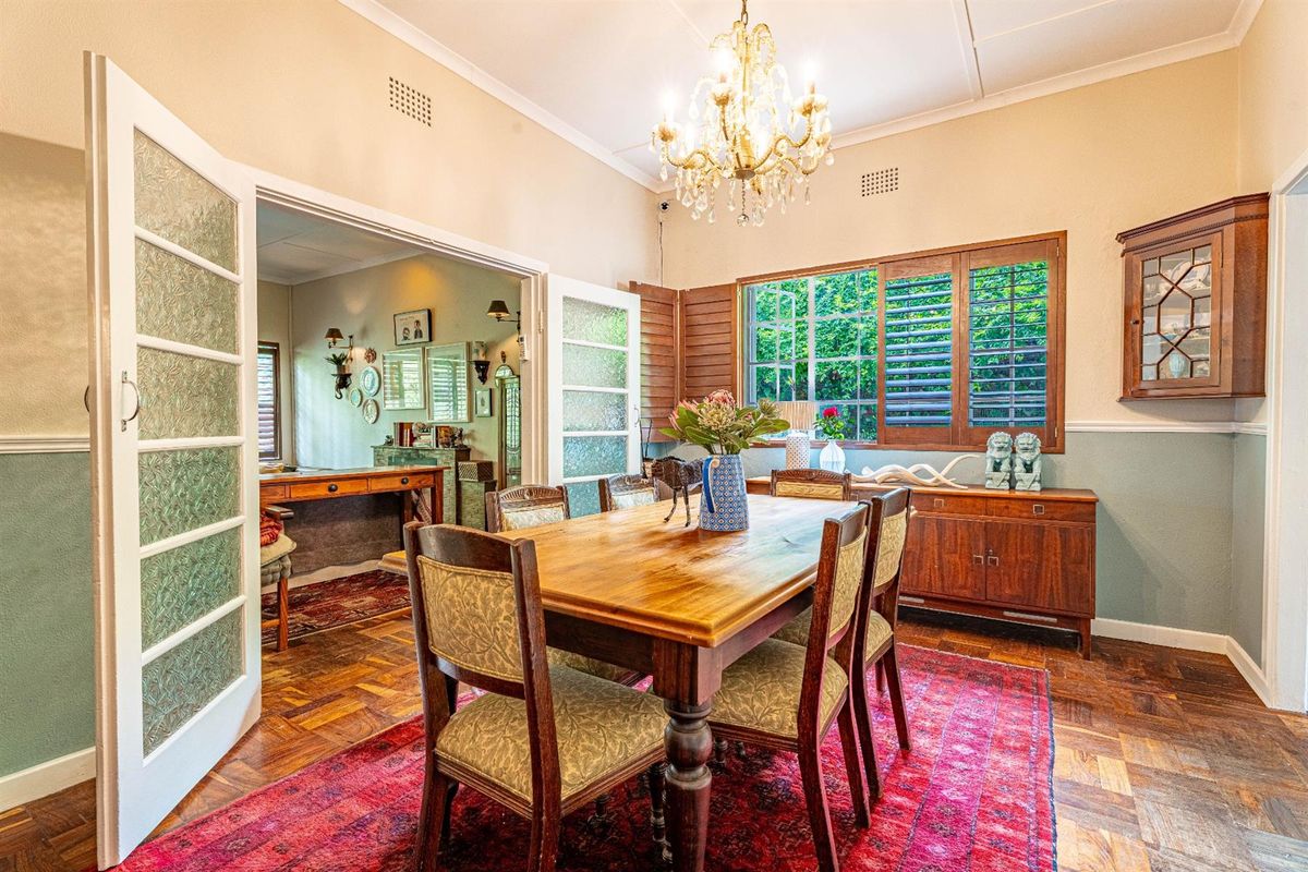 Charming Home With A Separate Cottage - Photo 5