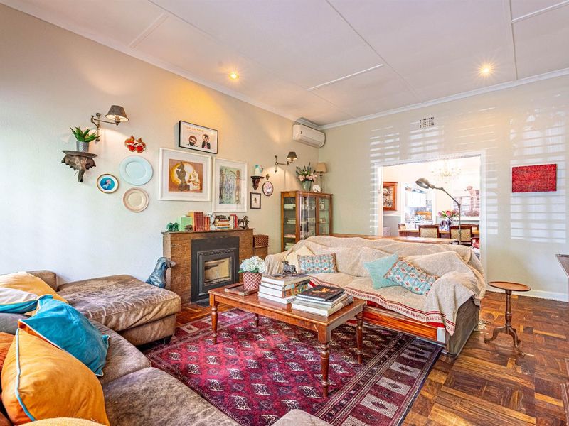 Charming Home With A Separate Cottage - Photo 4