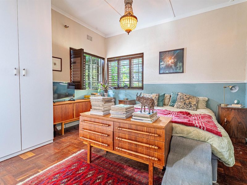 Charming Home With A Separate Cottage - Photo 9