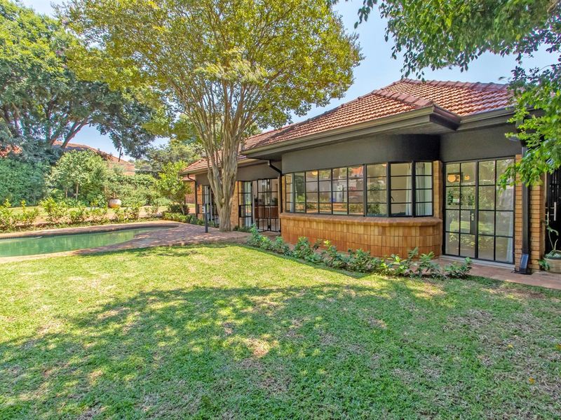 Stunning four bedroom family home with inverter, pool and entertainment areas - Photo 2