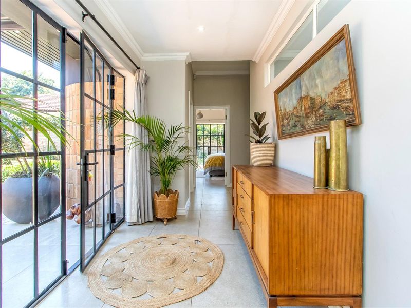 Stunning four bedroom family home with inverter, pool and entertainment areas - Photo 10