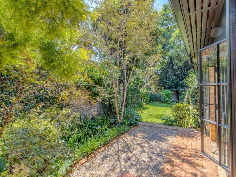 Stunning four bedroom family home with inverter, pool and entertainment areas - Photo 9