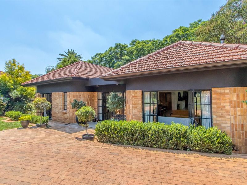 Stunning four bedroom family home with inverter, pool and entertainment areas - Photo 8