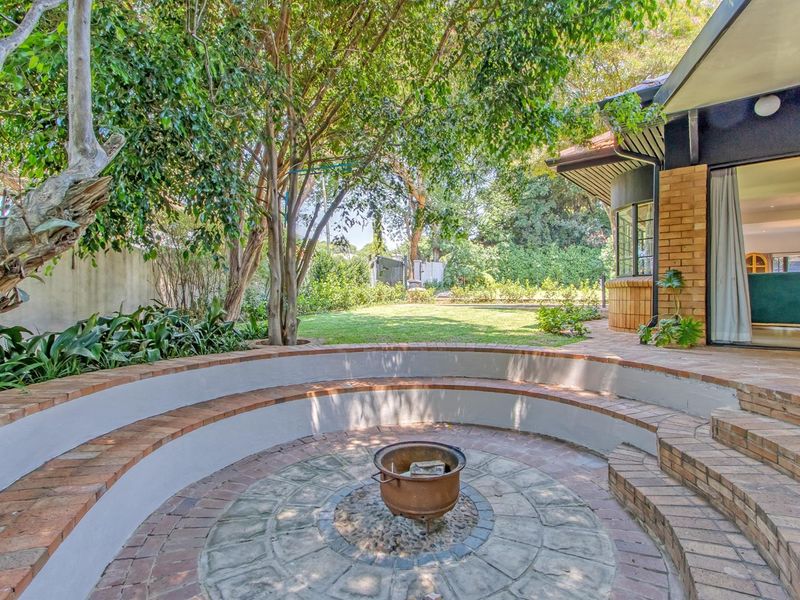 Stunning four bedroom family home with inverter, pool and entertainment areas - Photo 7