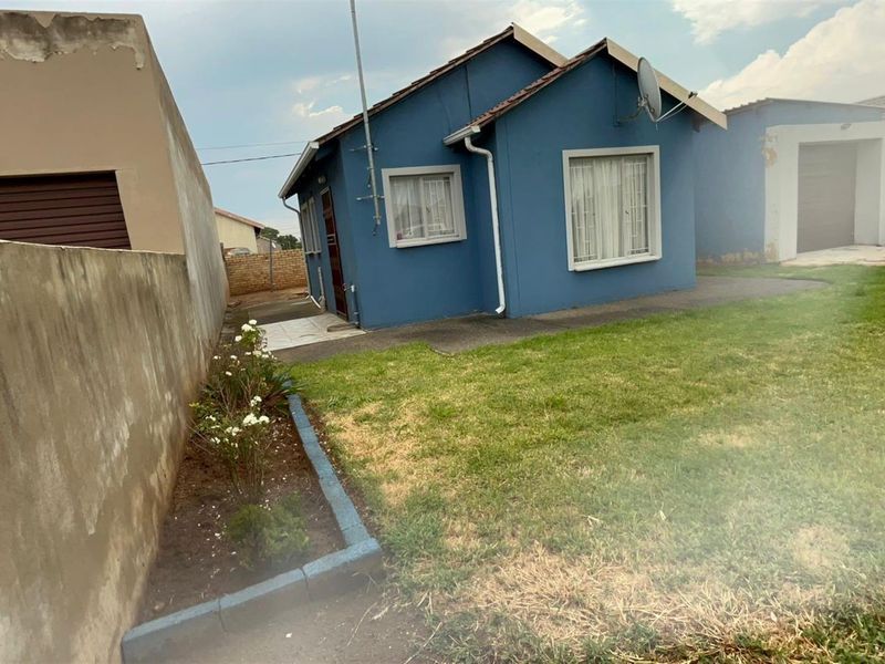 2-Bedroom House For Sale in Zamdela, Sasolburg - Photo 3