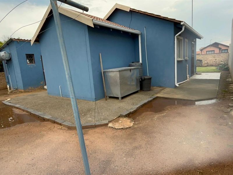 2-Bedroom House For Sale in Zamdela, Sasolburg - Photo 4