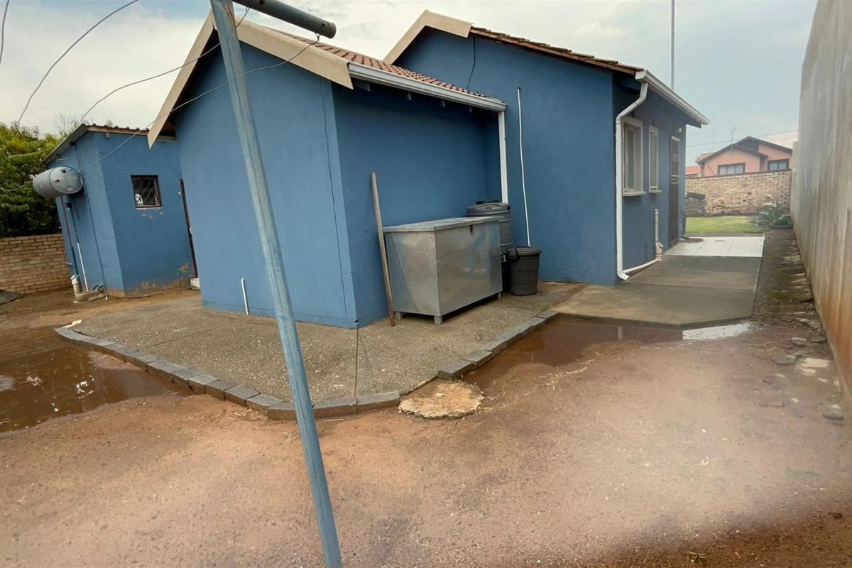 2-Bedroom House For Sale in Zamdela, Sasolburg - Photo 4