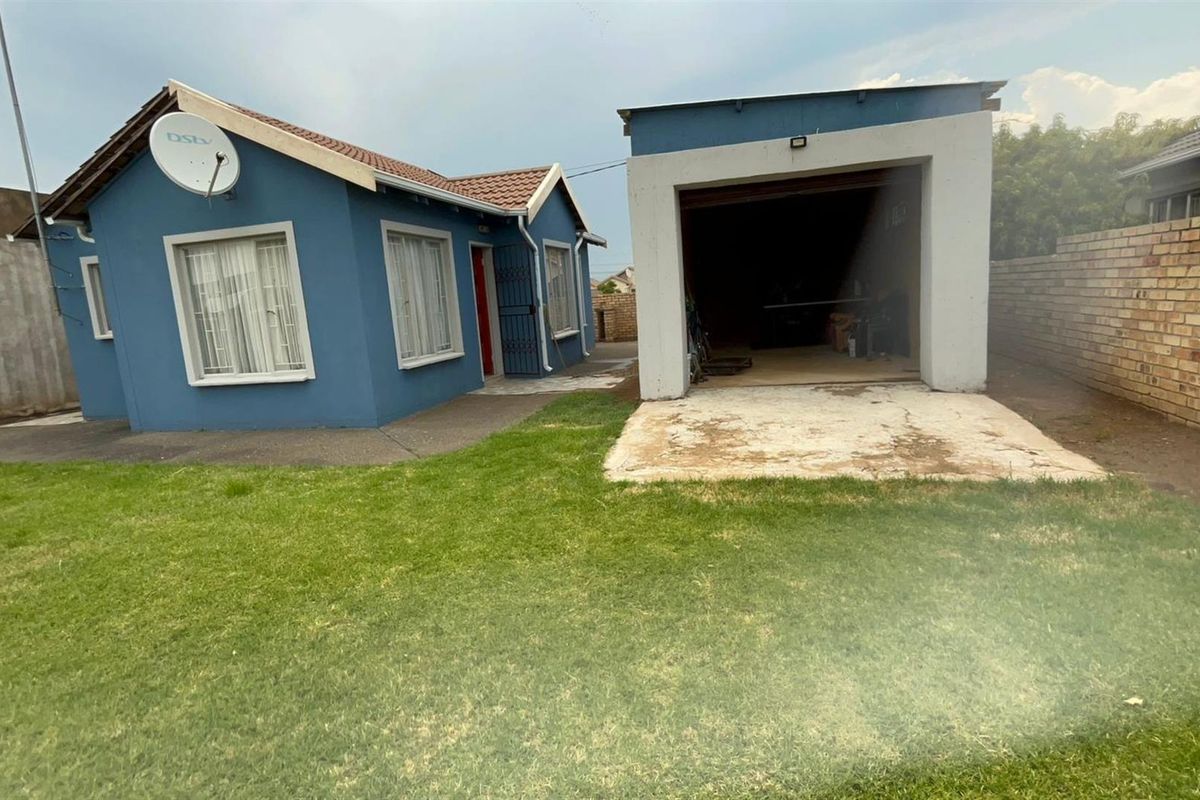 2-Bedroom House For Sale in Zamdela, Sasolburg - Photo 2