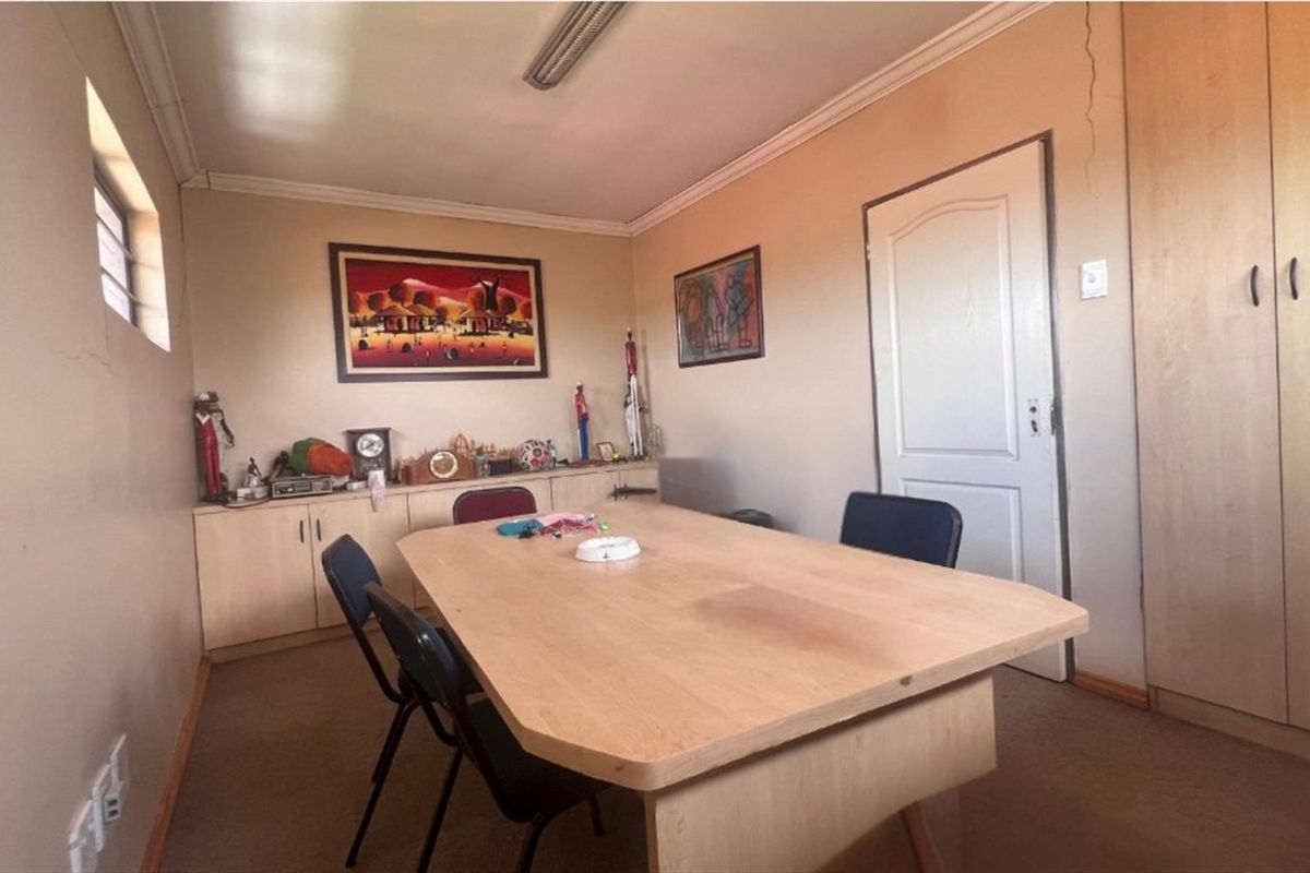 House For Sale in Lenasia Ext 10, Lenasia, Johannesburg - Photo 4