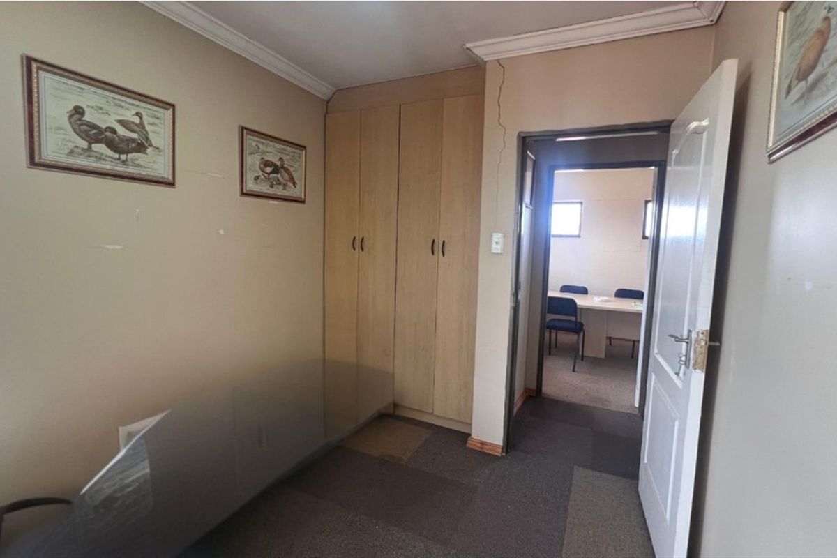 House For Sale in Lenasia Ext 10, Lenasia, Johannesburg - Photo 5