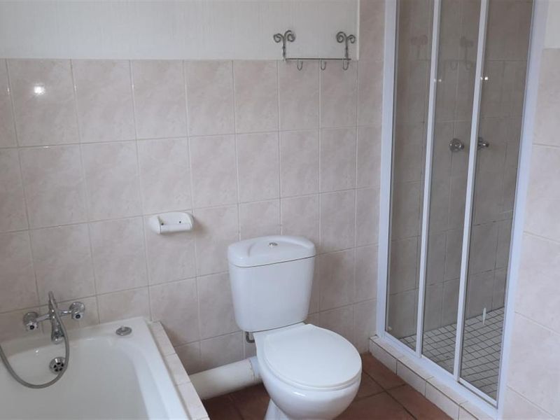 Neat 2-Bedroom Ground Floor Apartment in Secure Complex - Photo 6