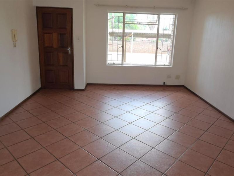 Neat 2-Bedroom Ground Floor Apartment in Secure Complex - Photo 10