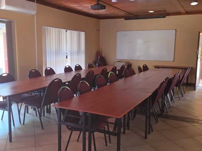 9 bedroom Guest House For Sale in Clubview, Centurion - Photo 5