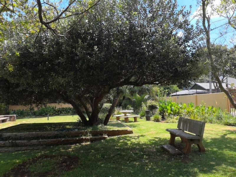 9 bedroom Guest House For Sale in Clubview, Centurion - Photo 10