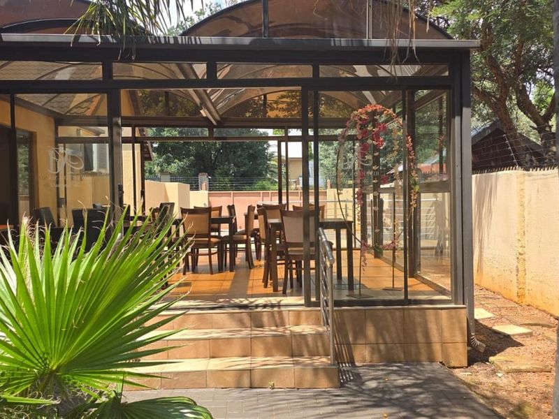 9 bedroom Guest House For Sale in Clubview, Centurion - Photo 4