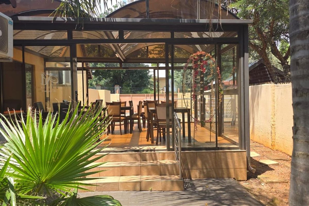 9 bedroom Guest House For Sale in Clubview, Centurion - Photo 4