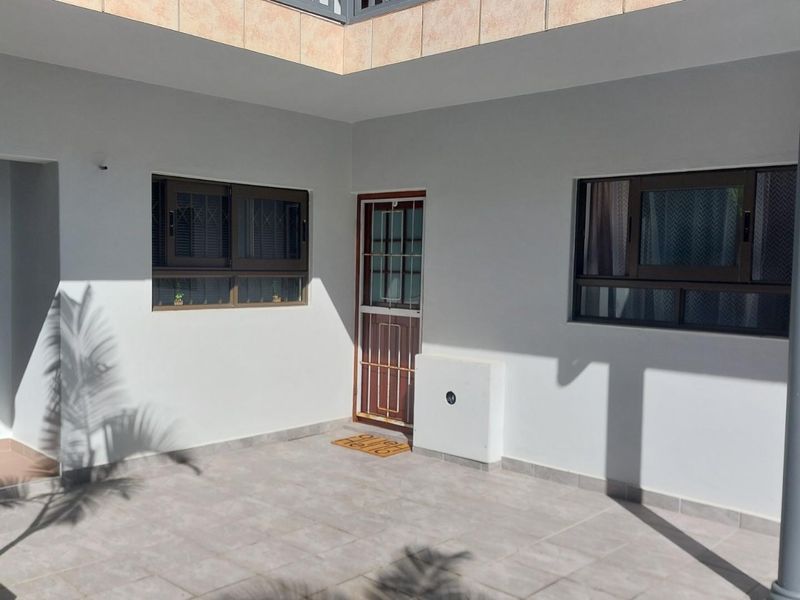 2 Bedroom Apartment For Sale in Shelly Beach, Margate, KwaZulu Natal - Photo 5