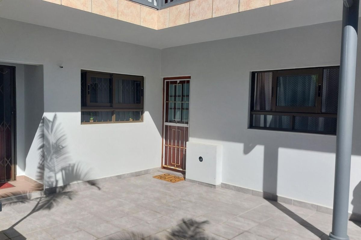 2 Bedroom Apartment For Sale in Shelly Beach, Margate, KwaZulu Natal - Photo 5