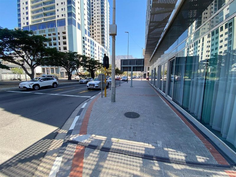 Motor Showroom- Retail Space To Rent in Foreshore, Cape Town - Photo 2