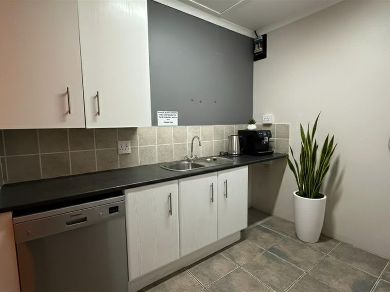 Office To Rent in Stellenbosch Central, Stellenbosch - Photo 9