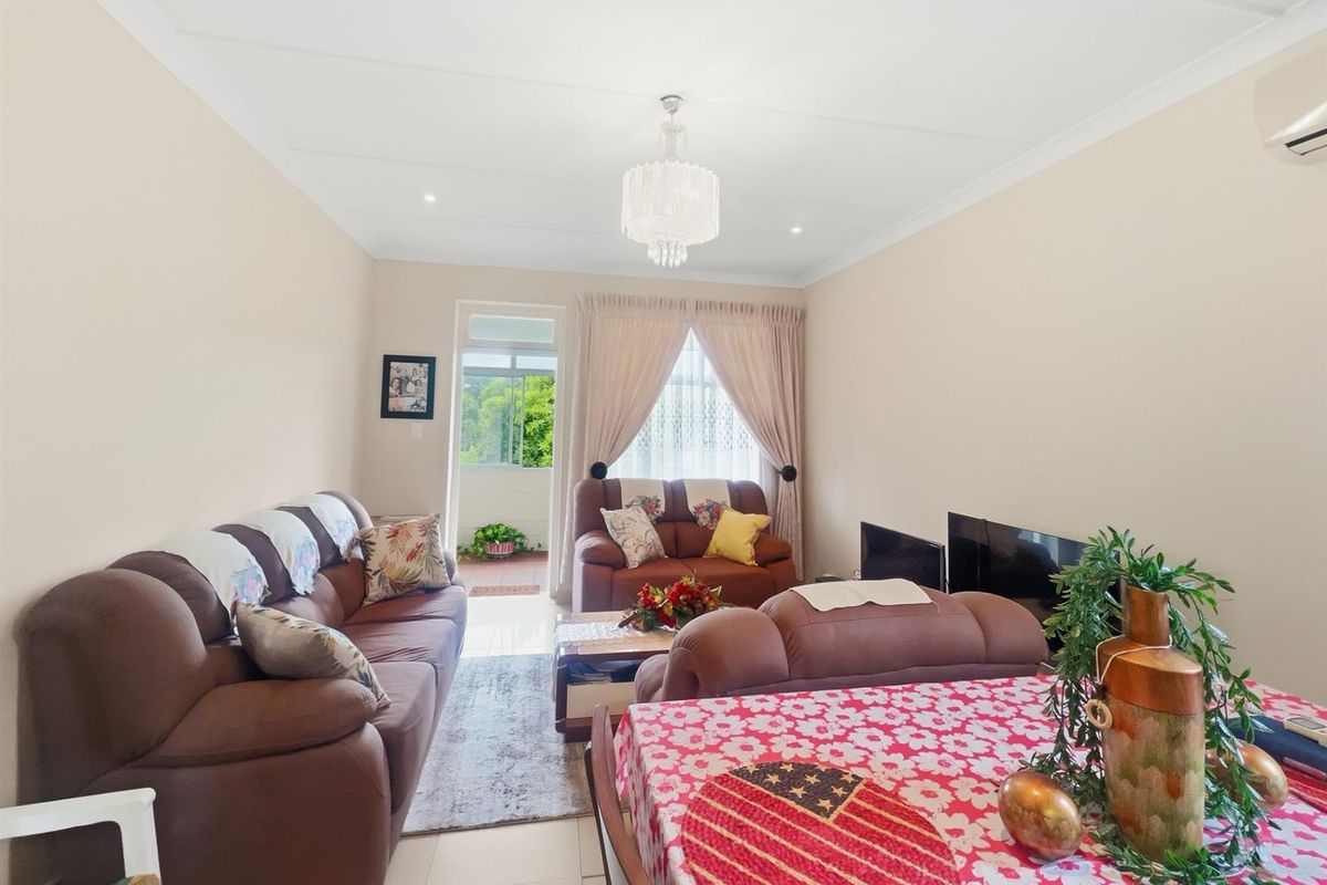 2 Bedroom Apartment For Sale in Morningside, Durban, KwaZulu-Natal - Photo 2