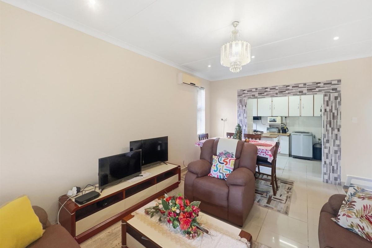 2 Bedroom Apartment For Sale in Morningside, Durban, KwaZulu-Natal - Photo 4