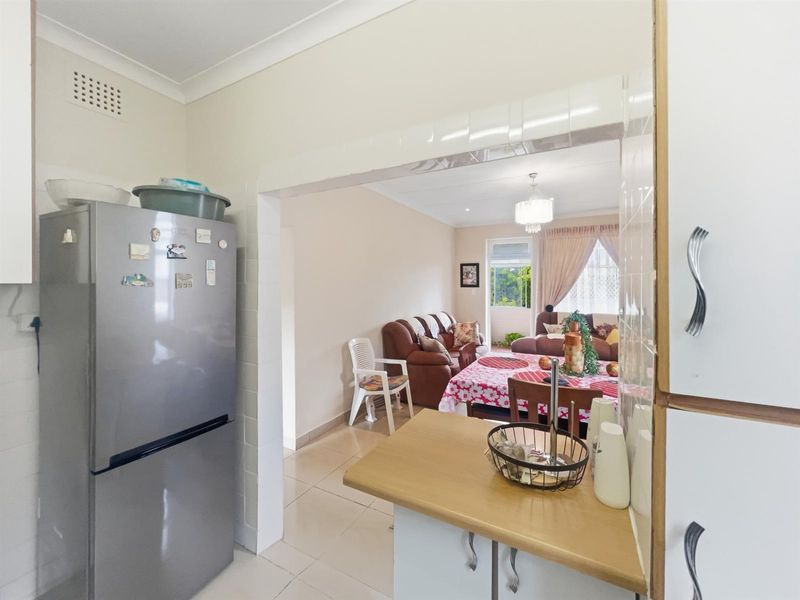 2 Bedroom Apartment For Sale in Morningside, Durban, KwaZulu-Natal - Photo 5