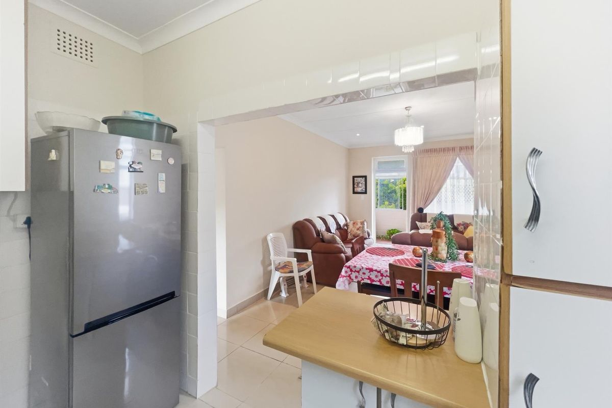 2 Bedroom Apartment For Sale in Morningside, Durban, KwaZulu-Natal - Photo 5
