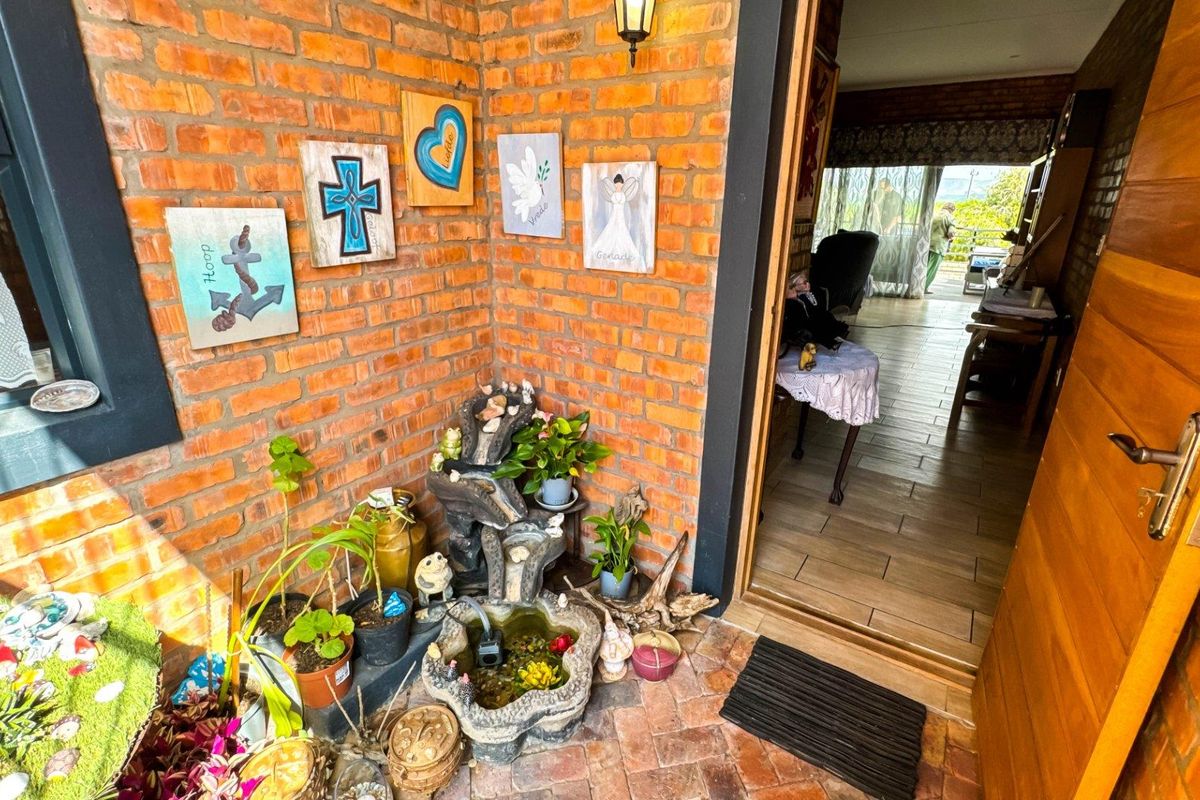 Versatile Dual-Living Opportunity in Klein Brak - Photo 3