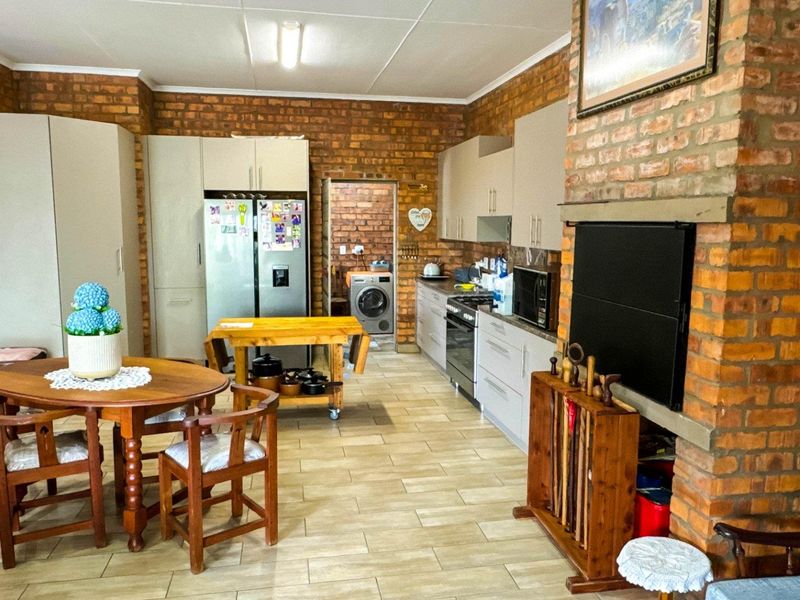 Versatile Dual-Living Opportunity in Klein Brak - Photo 6