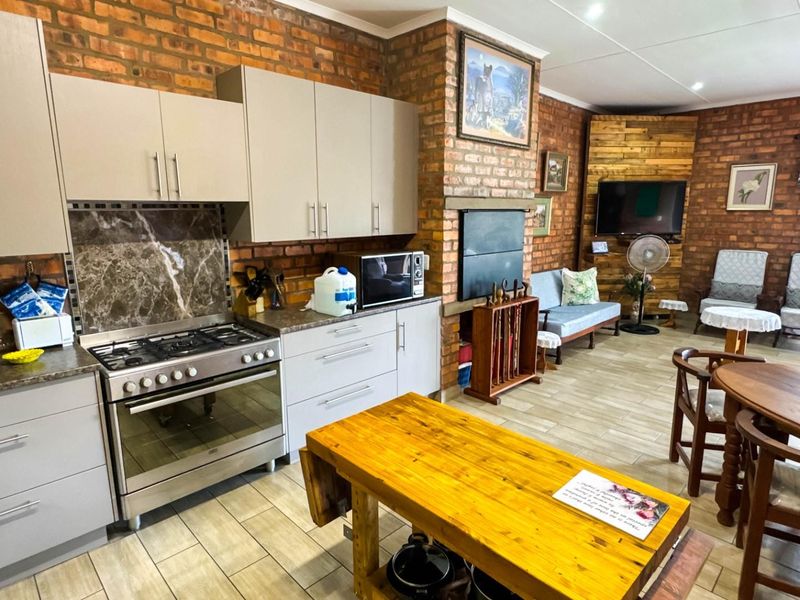 Versatile Dual-Living Opportunity in Klein Brak - Photo 8