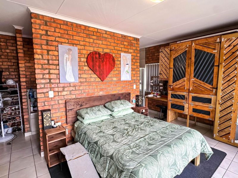 Versatile Dual-Living Opportunity in Klein Brak - Photo 10