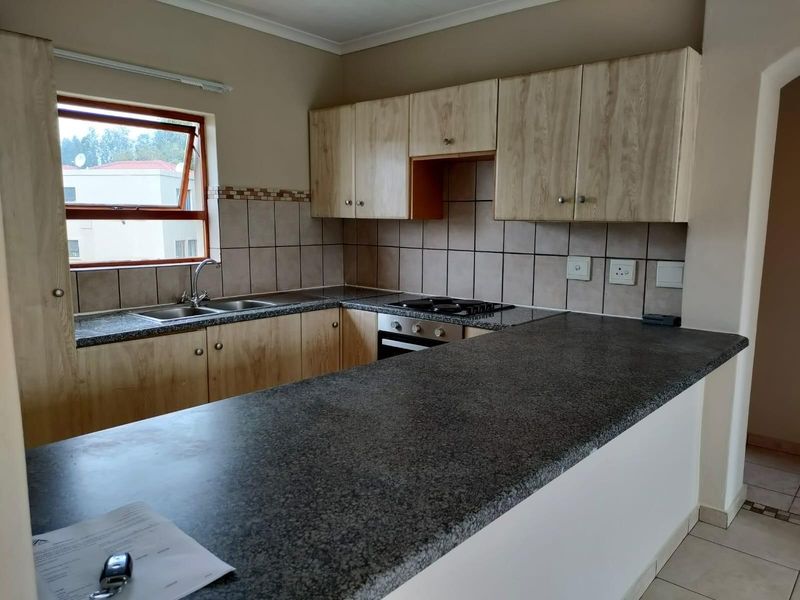 This charming 2 bedroom apartment is located in Villa Toulouse, within the secure Eagle Trace Estate - Photo 2