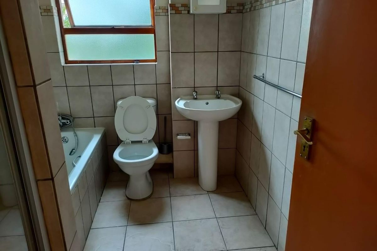 This charming 2 bedroom apartment is located in Villa Toulouse, within the secure Eagle Trace Estate - Photo 5