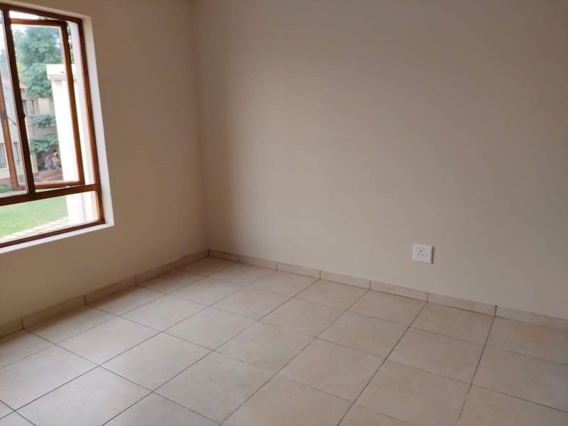 This charming 2 bedroom apartment is located in Villa Toulouse, within the secure Eagle Trace Estate - Photo 6