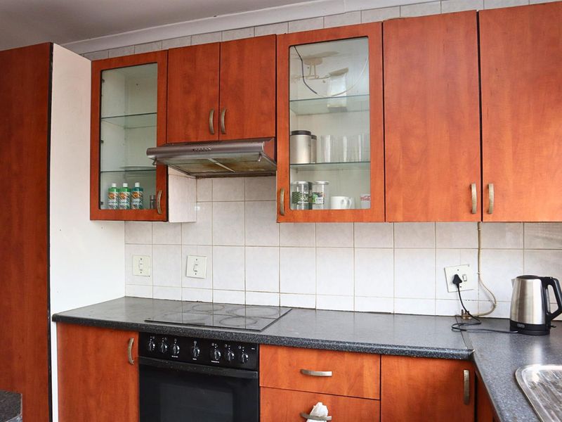 4 Bedroom House with Business Rights for Sale in Maraisburg - Photo 10