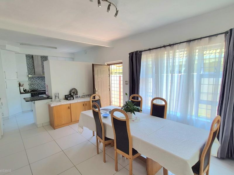 Great Investment Opportunity With 2 Separate Entrance Flatlets - Photo 9