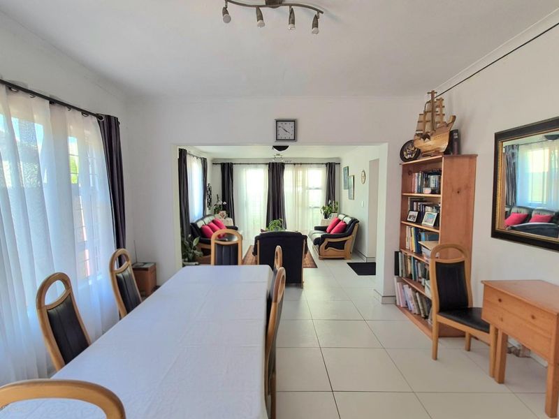 Great Investment Opportunity With 2 Separate Entrance Flatlets - Photo 8