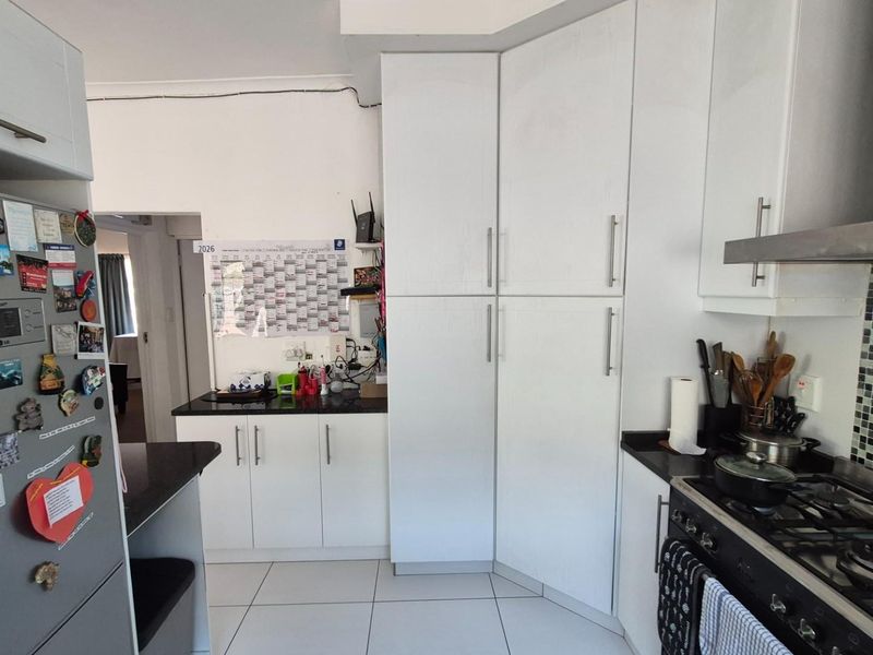 Great Investment Opportunity With 2 Separate Entrance Flatlets - Photo 7