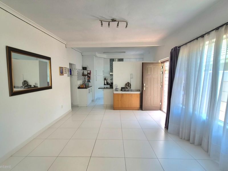 Great Investment Opportunity With 2 Separate Entrance Flatlets - Photo 4