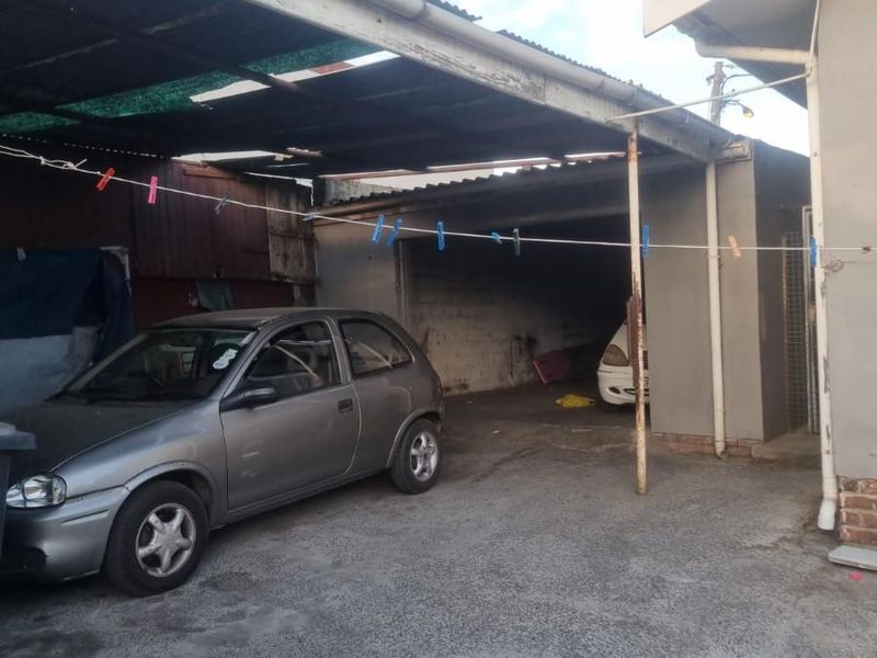 Family house in Cannaught Estate, Elsies River - Photo 3