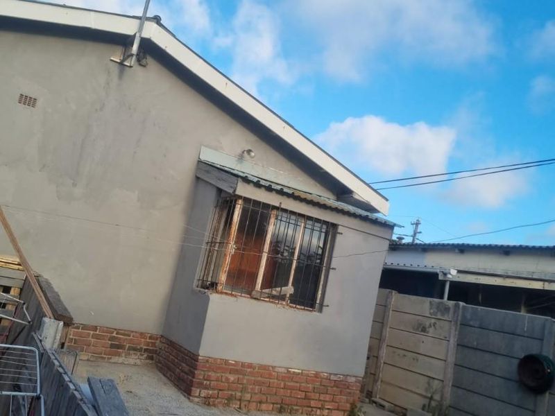 Family house in Cannaught Estate, Elsies River - Photo 10