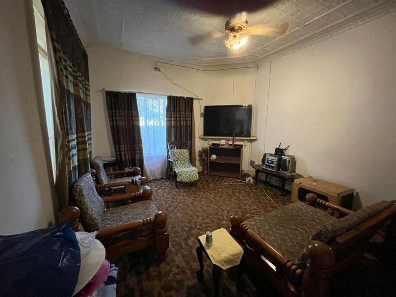 Bargain 4 Bed, extra outside rooms full of potential, Up For GRABS! Brakpan - Photo 9