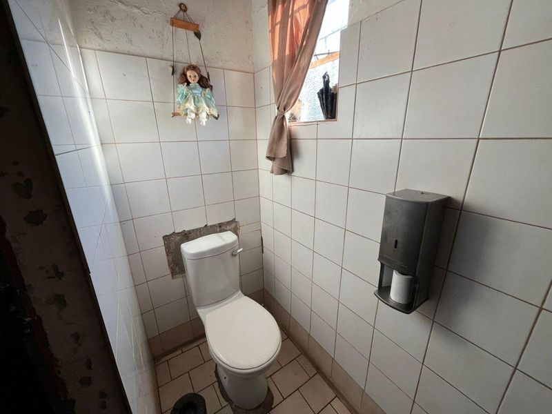 Bargain 4 Bed, extra outside rooms full of potential, Up For GRABS! Brakpan - Photo 5
