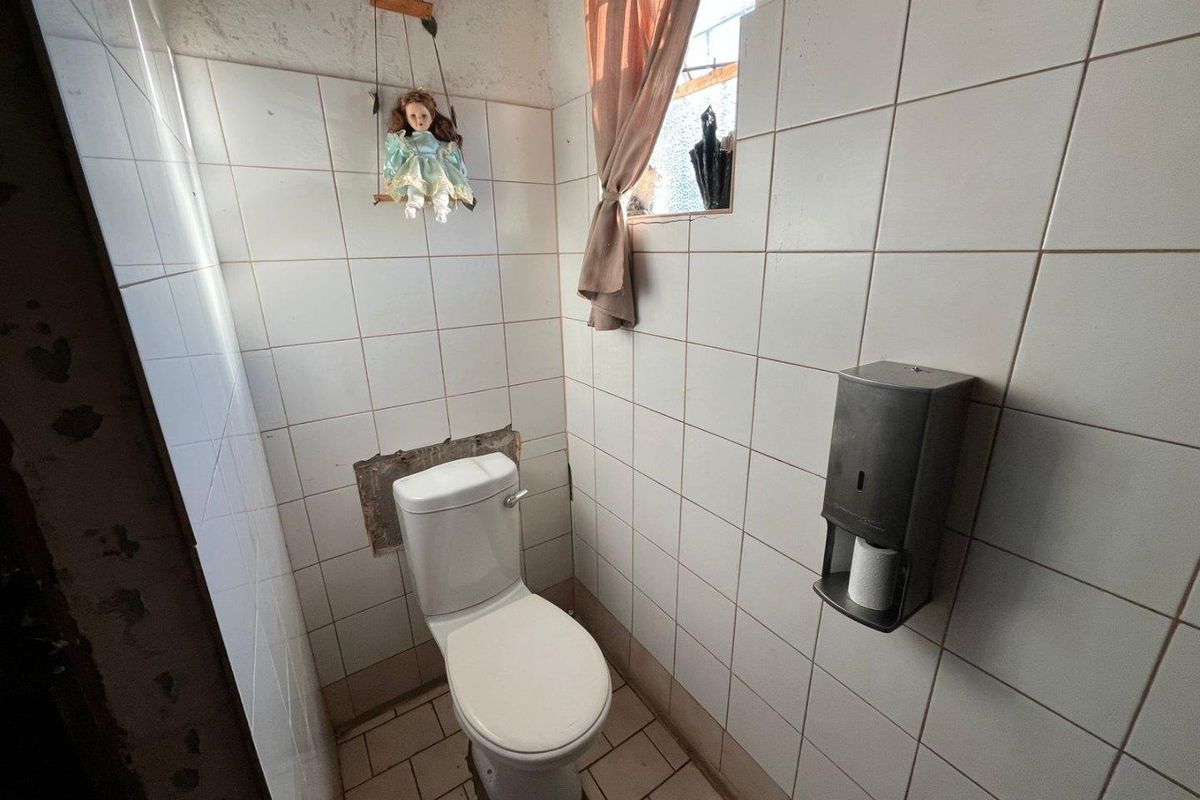 Bargain 4 Bed, extra outside rooms full of potential, Up For GRABS! Brakpan - Photo 5