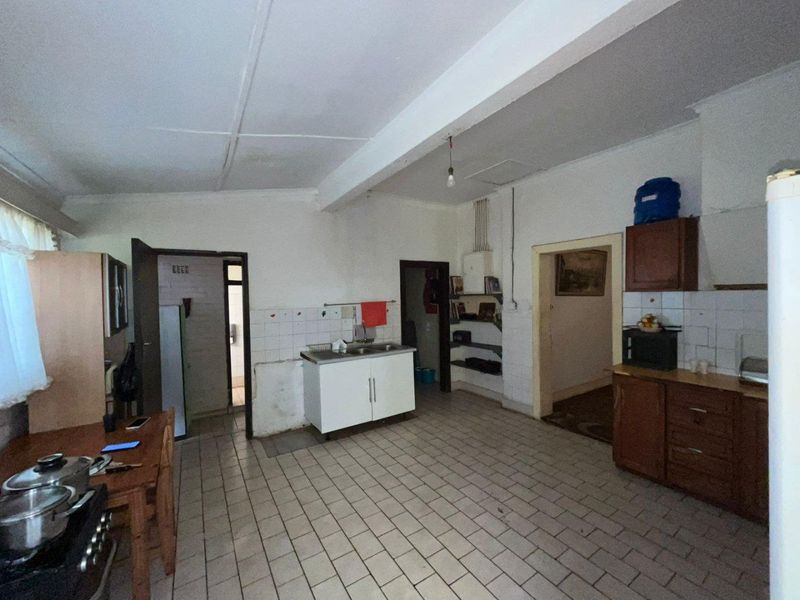 Bargain 4 Bed, extra outside rooms full of potential, Up For GRABS! Brakpan - Photo 2