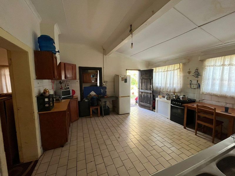 Bargain 4 Bed, extra outside rooms full of potential, Up For GRABS! Brakpan - Photo 3