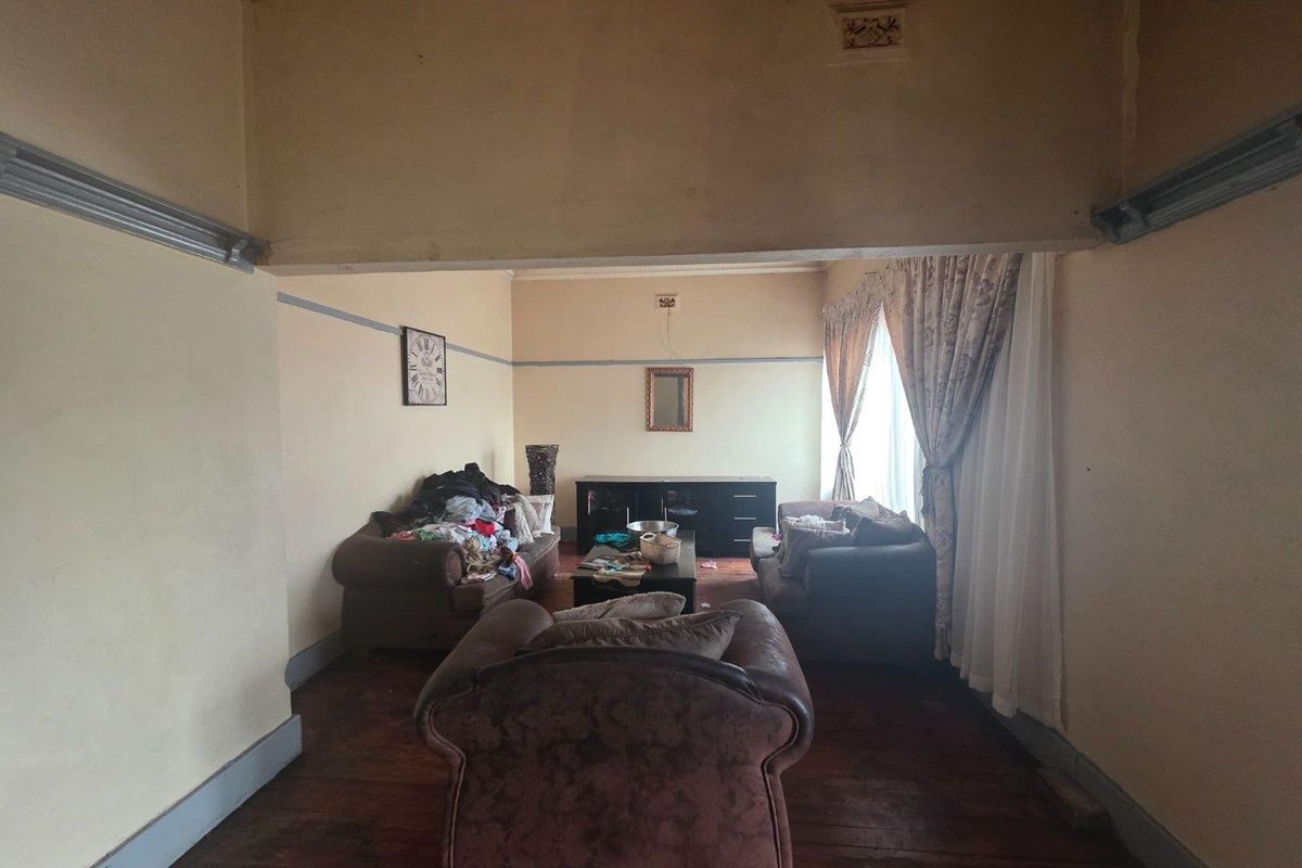 Prime Location - 5 Bedroom Fixer Upper For Sale in Brakpan - Photo 4