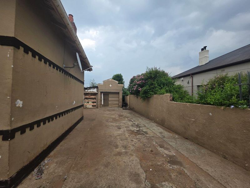 Prime Location - 5 Bedroom Fixer Upper For Sale in Brakpan - Photo 2